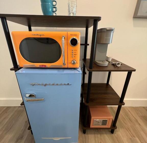 اتاق خانوادگی, Guana Beach Inn