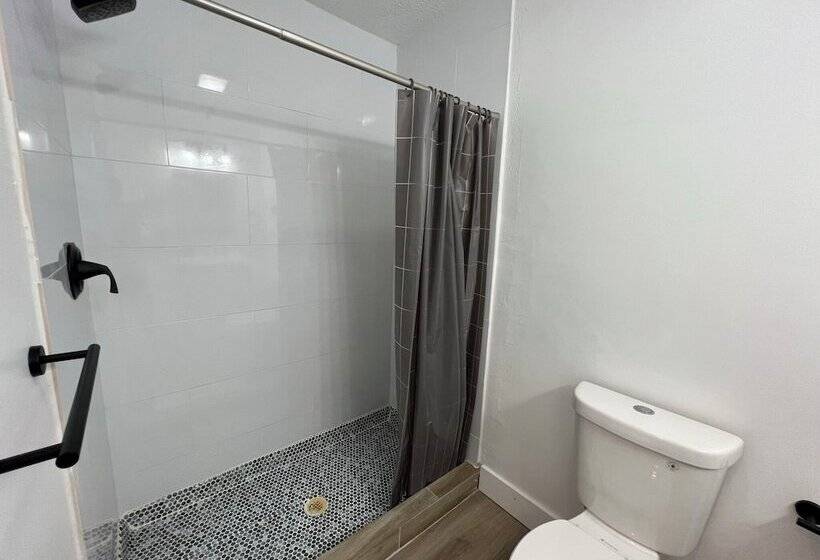 اتاق خانوادگی با چشم‌انداز دریا, Guana Beach Inn