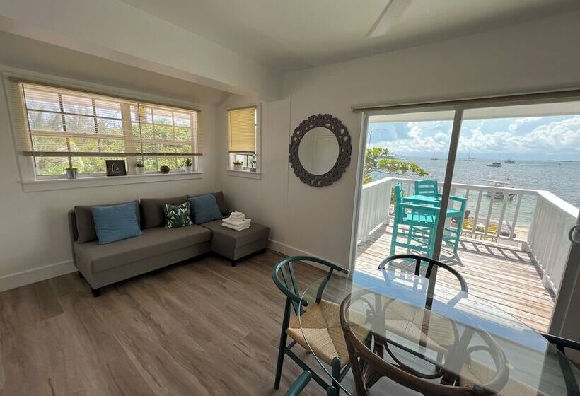 اتاق خانوادگی با چشم‌انداز دریا, Guana Beach Inn