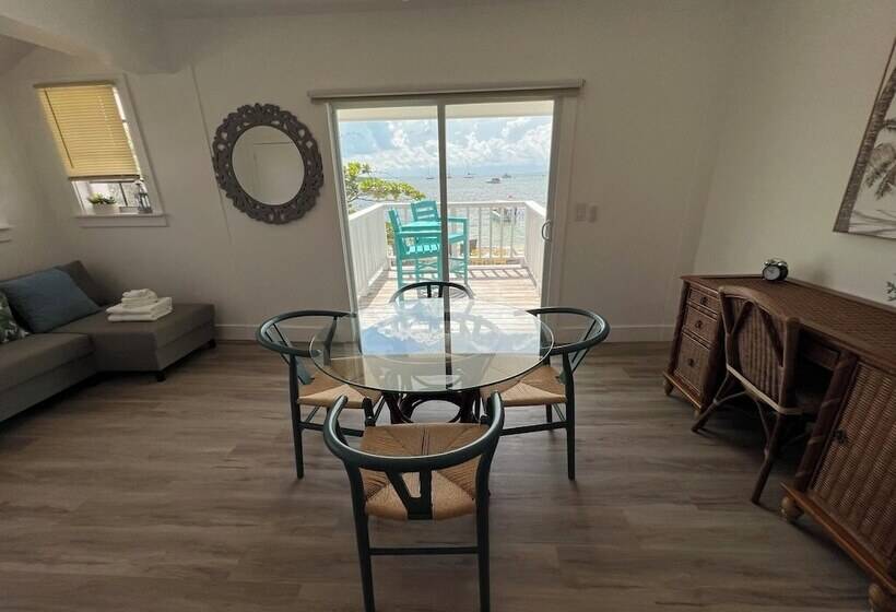 اتاق خانوادگی با چشم‌انداز دریا, Guana Beach Inn