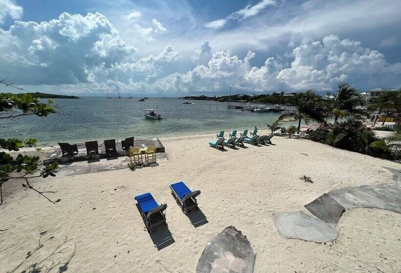 اتاق خانوادگی با چشم‌انداز دریا, Guana Beach Inn