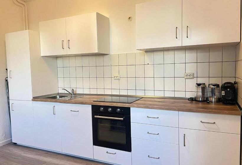 Quarto Estandar Individual Banheiro Compartilhado, Koblenz Corner Rooms