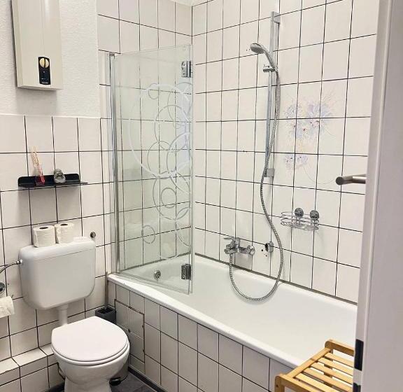 Quarto Estandar Individual Banheiro Compartilhado, Koblenz Corner Rooms
