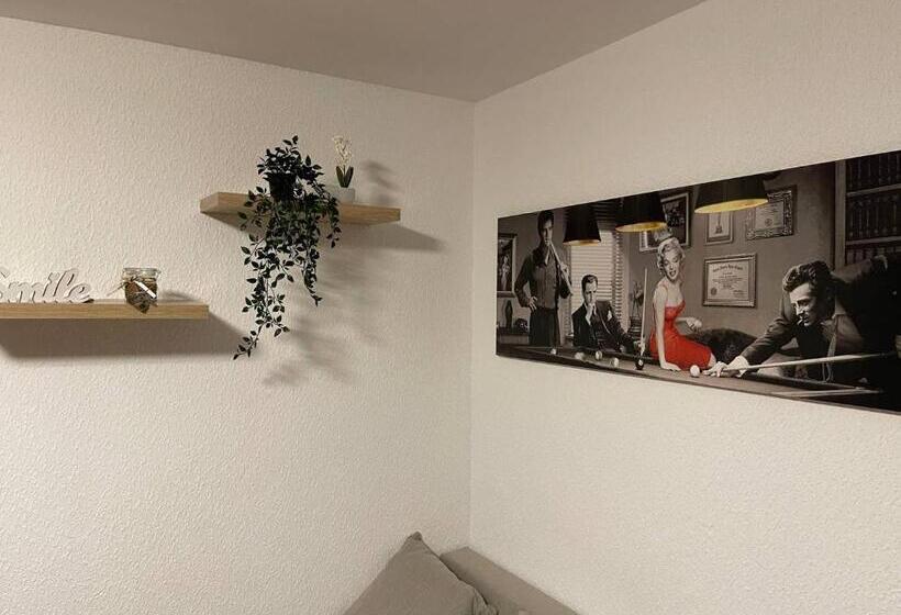 Quarto Triplo Estandar Banheiro Compartilhado, Koblenz Corner Rooms