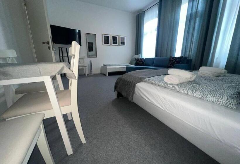 스탠다드 트리픔 룸 공동욕실, Koblenz Corner Rooms