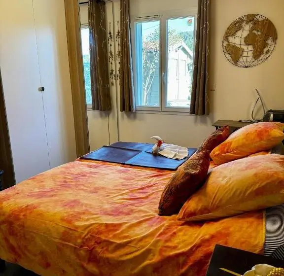 スタンダードルーム, La Maison Des Tarentes