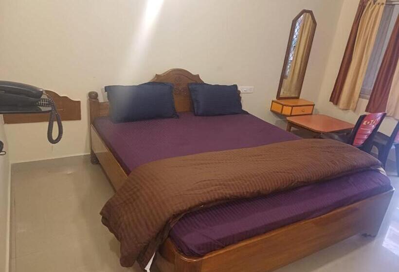 Deluxe Room, Goroomgo Hotel Rajeshwari Puri Near Sea Beach