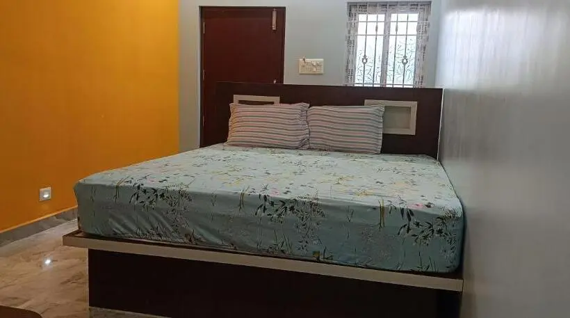デラックスルーム, Sathyam Resorts