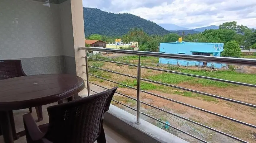 バルコニー付スイート, Sathyam Resorts