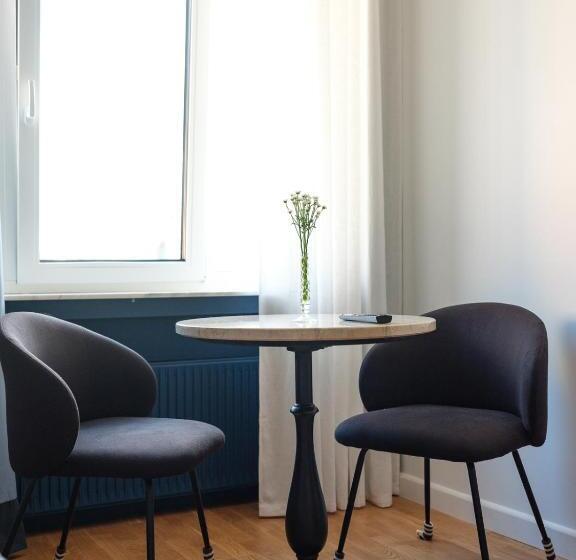 استودیوی سوپریور, Miro Rooms Center   Quiet Chic, Self Check In