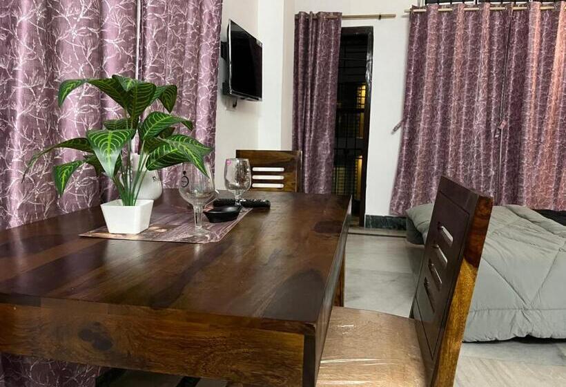 اتاق لوکس, Beltola Serenity Homestay