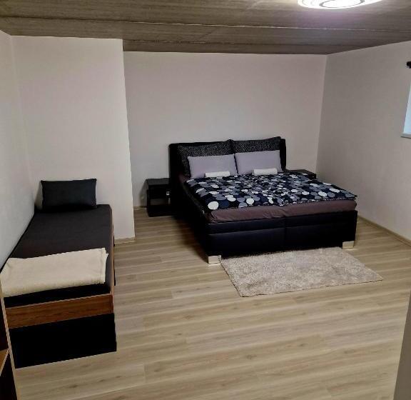 סוויטה משפחתית, La Perla