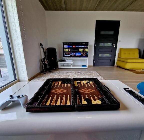 סוויטה משפחתית, La Perla