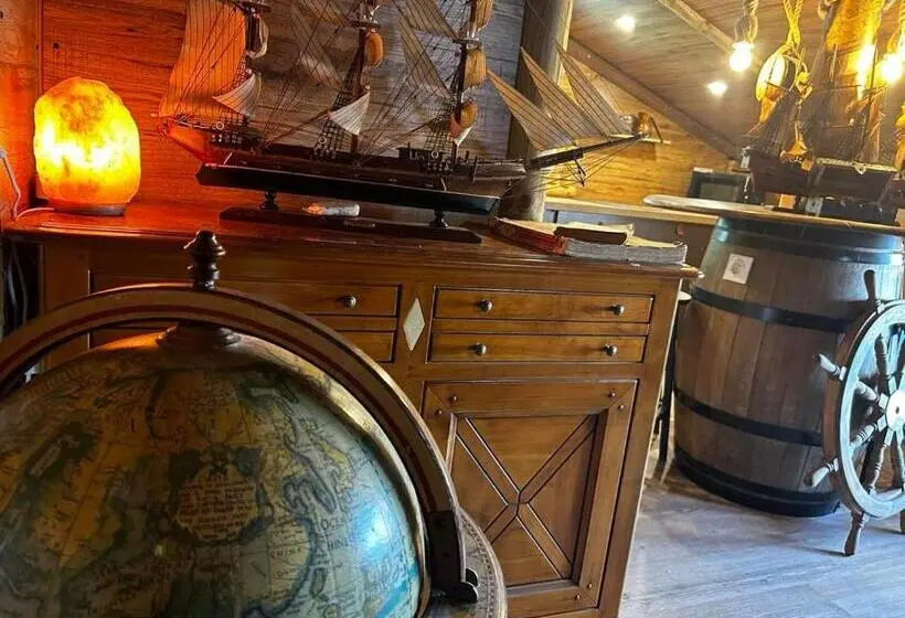 スーペリアファミリールーム, Les Chambres De Paulette Chambres à Thème Jack Sparrow