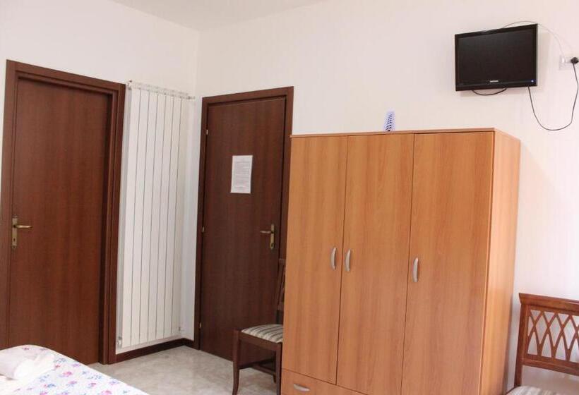 اتاق استاندارد سه نفره, Antico Borgo