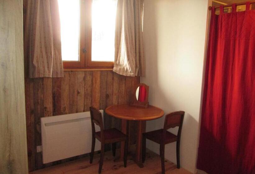 اتاق خانوادگی, Le Chalet De La Conversaria