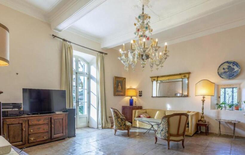 Номер Стандарт, Rue Du Château à Cabrières D Avignon