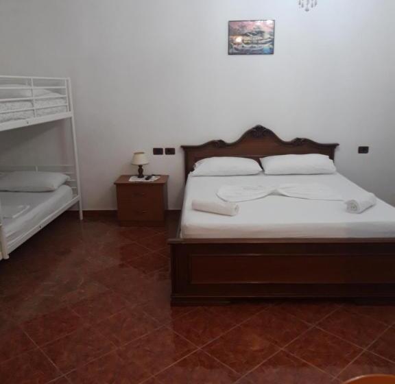 استودیو خانوادگی, Agron