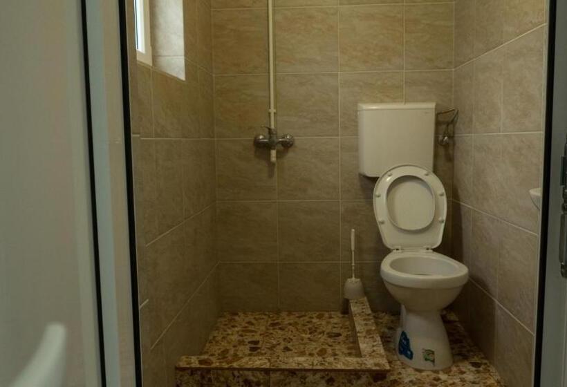 اتاق استاندارد سه نفره, Casa Din Gradina