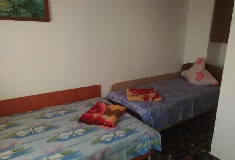 اتاق استاندارد سه نفره, Casa Din Gradina