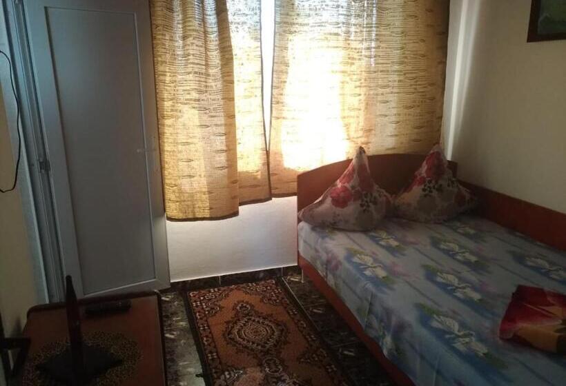 اتاق استاندارد سه نفره, Casa Din Gradina