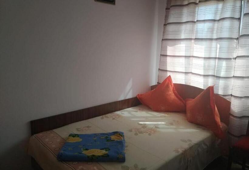 اتاق استاندارد سه نفره, Casa Din Gradina