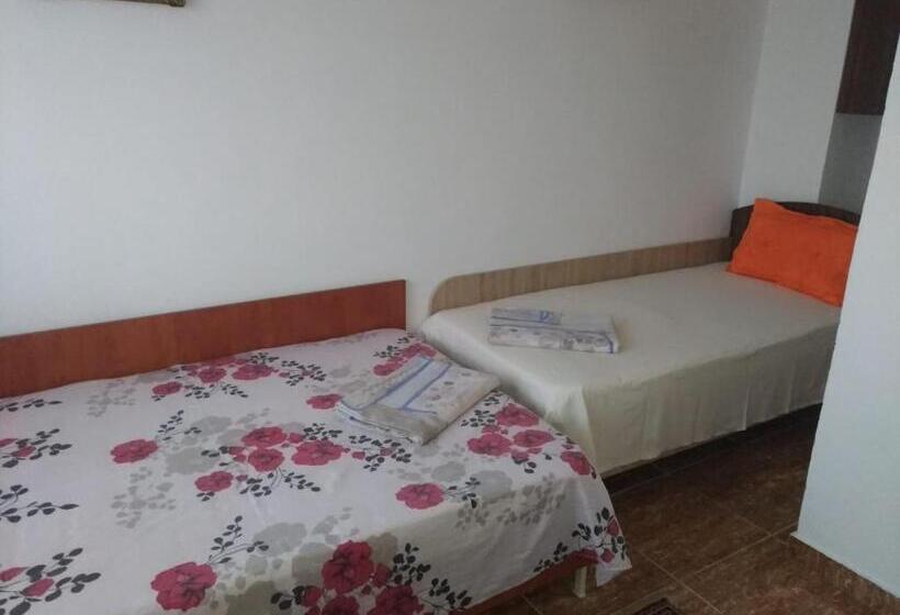 اتاق استاندارد سه نفره, Casa Din Gradina