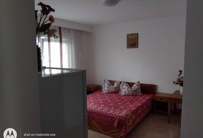 اتاق استاندارد چهارنفره با بالکن, Casa Din Gradina