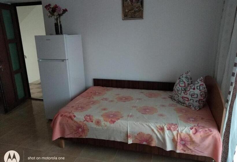 اتاق استاندارد چهارنفره با بالکن, Casa Din Gradina