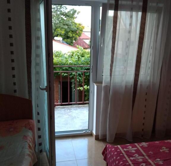 اتاق استاندارد چهارنفره با بالکن, Casa Din Gradina