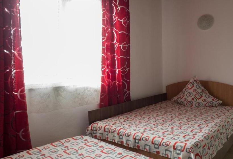 اتاق استاندارد چهار تخته, Casa Din Gradina