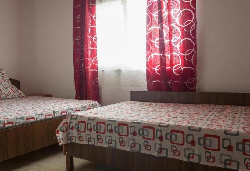 اتاق استاندارد چهار تخته, Casa Din Gradina