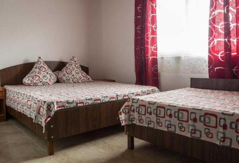 اتاق استاندارد چهار تخته, Casa Din Gradina