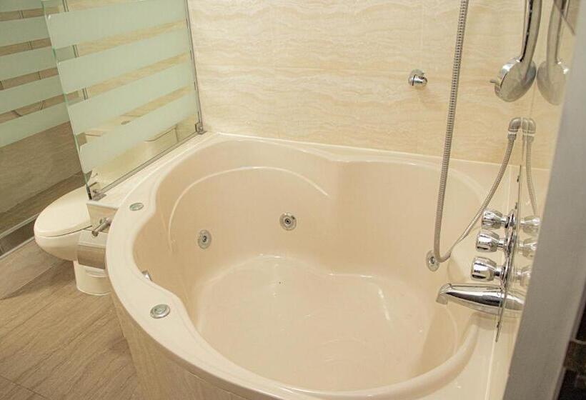 سوئیت با تخت بزرگ, Real