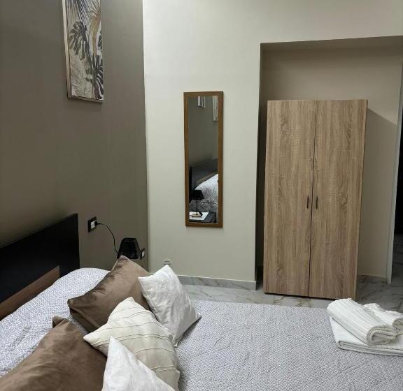 اتاق استاندارد, Little B&b