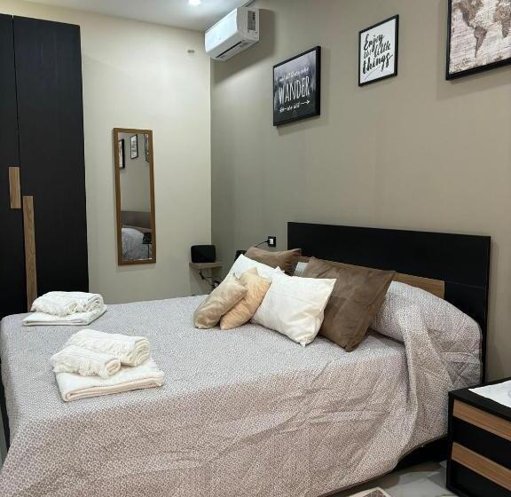 اتاق خانوادگی, Little B&b