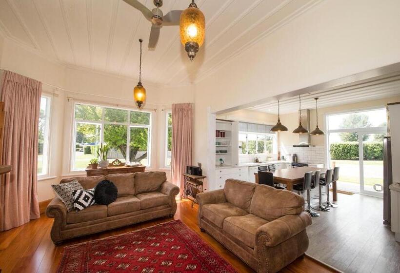 וילת חדר שינה 1, נוף לגינה, The Clive Hideaway