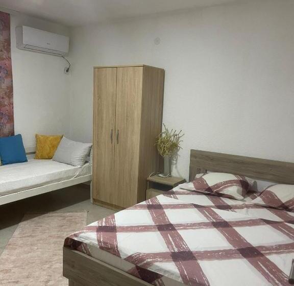 اتاق استاندارد, Apartmani Izo L