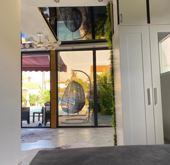 آپارتمان 1 خوابه با چشمانداز استخر, Apartmani Izo L