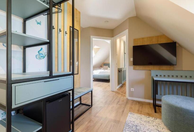 اتاق خانوادگی, Lepke Apartmanház és étterem