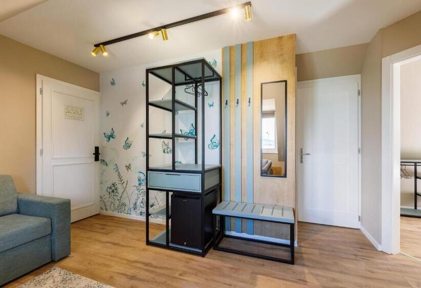 اتاق خانوادگی, Lepke Apartmanház és étterem