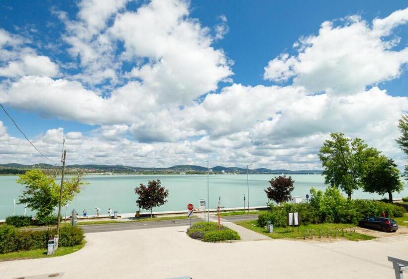 اتاق خانوادگی, Lepke Apartmanház és étterem