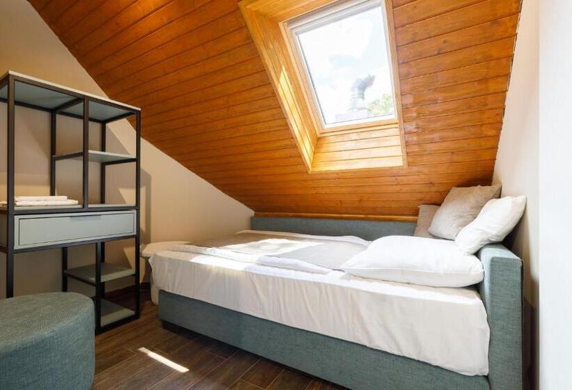 اتاق اکونومی یک تخته, Lepke Apartmanház és étterem