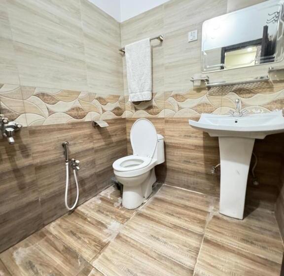 اتاق لوکس با تخت بزرگ, Millat Guest House G9 4
