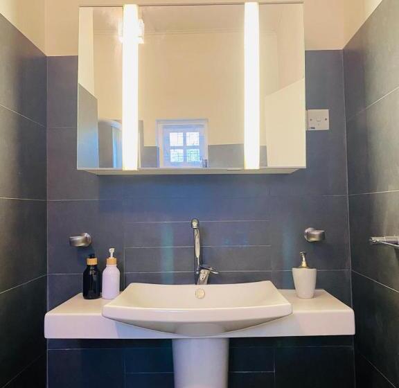 غرفة قياسية, Villa Glorious