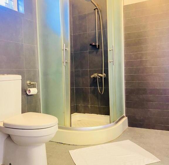 غرفة قياسية, Villa Glorious