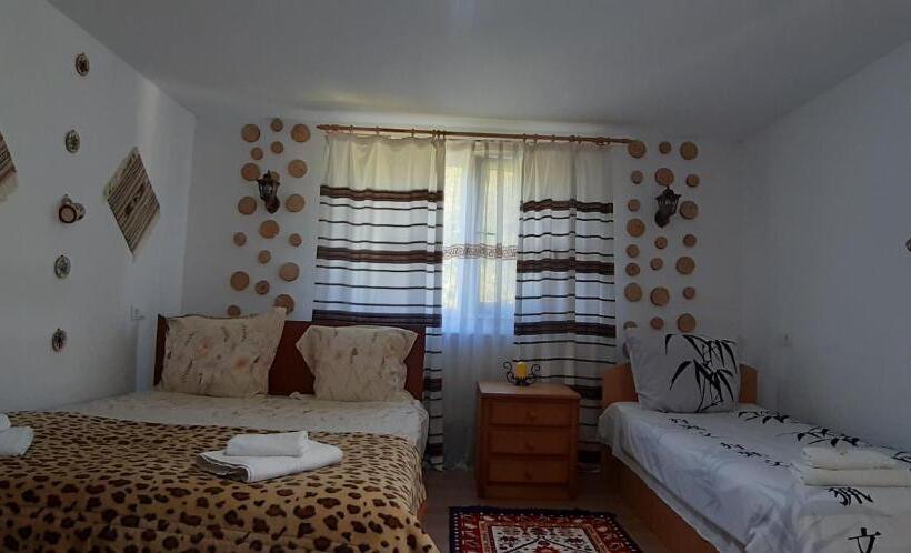 スタンダードトリプルルーム, Pensiunea Casa Godja