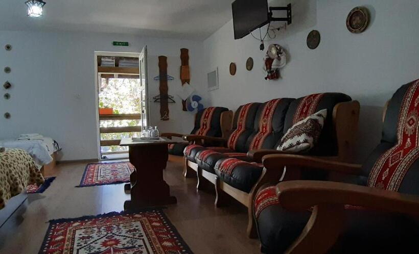 スタンダードトリプルルーム, Pensiunea Casa Godja