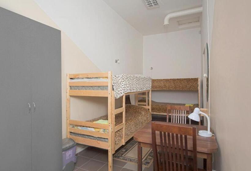 Habitació Quàdruple Estàndard, Yasmina Hostel