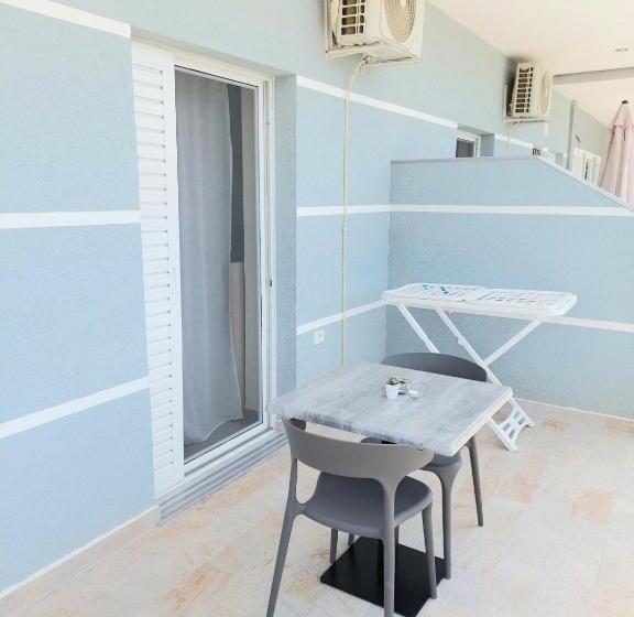 اتاق سه نفره سوپریور با چشم‌انداز دریا, Elizabeth Apartments Himare